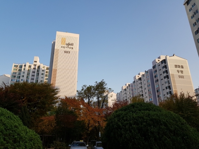 ▲ 안양 샘마을아파트단지가 오는 2026년까지 리모델링사업을 추진하고 있다. 사진은 안양시 동안구 샘마을아파트단지 전경. 한상근기자