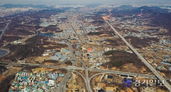 정부가 2·4 공급대책을 통해 수도권에 18만가구의 신규 공공택지를 확보하기로 발표한 가운데, 그 중 7만호의 주택을 지을 신도시급 택지로 광명·시흥지구를 23일 선정했다. 사진은 이날 광명·시흥지구의 모습.조주현기자