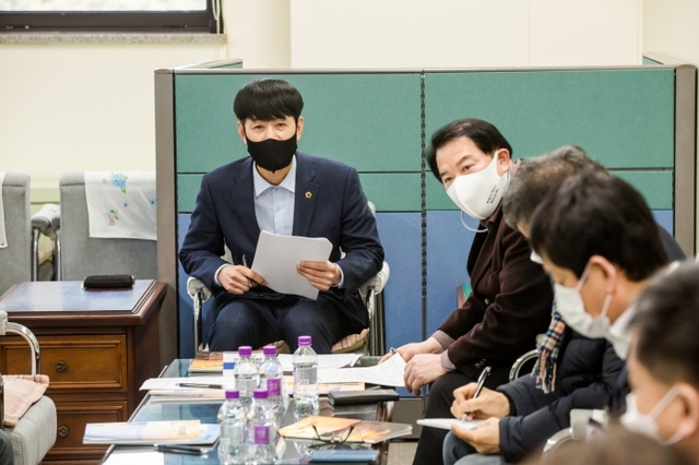 ▲ 양운석 위원장(사진 왼쪽)과 김영준 부위원장