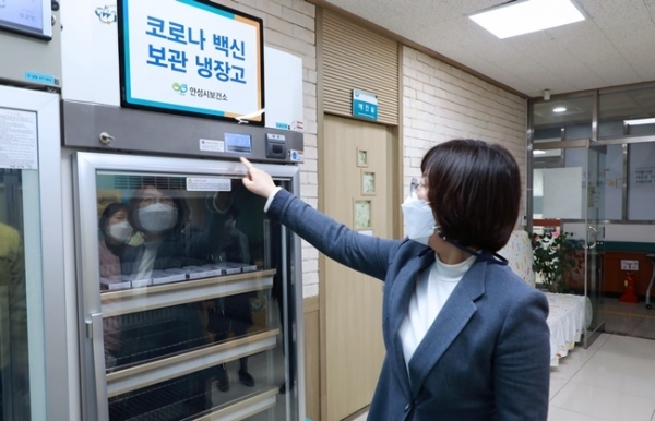 김보라 안성시장이 코로나19 백신접종 현장을 점검하기 위해 보건소를 방문했다.