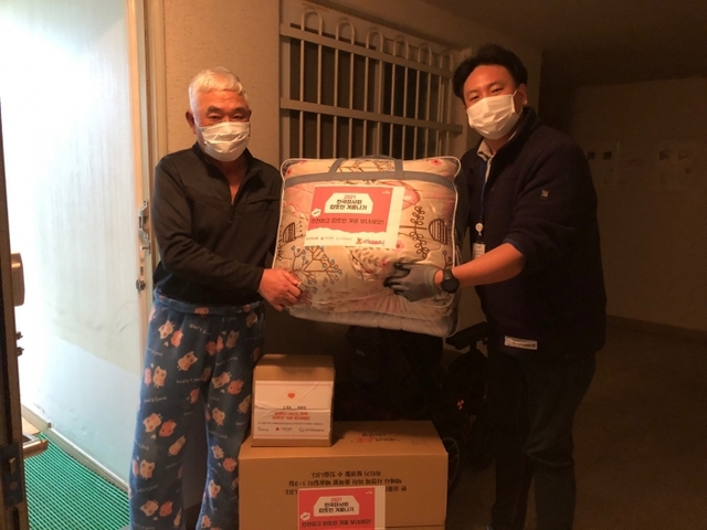 ▲ 방한용품 전달
