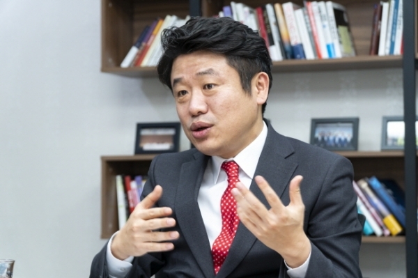 국민의힘 유의동 의원이 본보와의 인터뷰에서 수도권 3선 중진으로서의 역할과 지역현안에 대해 설명하고 있다. 유의동 의원 제공