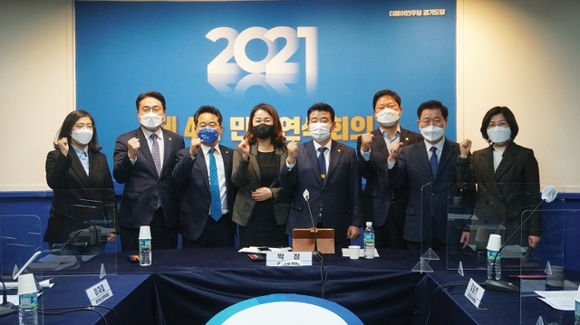 ▲ 더불어민주당 경기도당은 4일 도당 소회의실에서 ‘청년정책 제안 및 실행 방안’을 주제로 ‘제4차 민생연석회의’를 개최했다