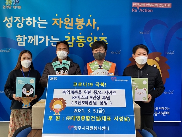 사진 외쪽에서 두번째 서성남 대표
