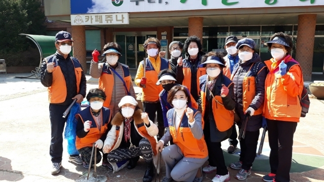 ▲ 언제나 청춘, 환경 정화후 단체 기념 촬영