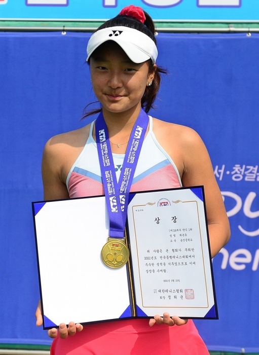 ▲ 2021 전국종별테니스대회 여자 16세부 단식 우승 최온유(화성 송산중).대한테니스협회 제공