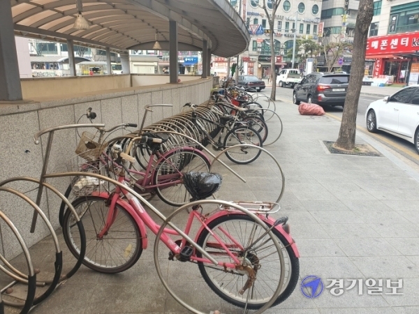 12시10분께 화정역 3번 출구 인근, 어플리케이션 상 타조 2대가 있는 것으로 표시된 곳