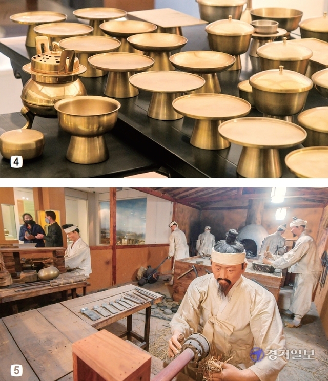 4. 살균효과 및 강도가 높아 식기로 사용된 방짜유기는 조선시대 왕실 종묘제례에서도 사용됐다. 5. 유기전시실은 일제강점기 이래 안성에서 성행했던 주물유기 제작법 등 조선시대 대표적인 유기제작법과 제작과정을 볼 수 있으며, 안성에서 제작된 유기를 비롯하여 다양한 유기를 관람할 수 있다. 유기공방의 모습. 윤원규기자<br>
