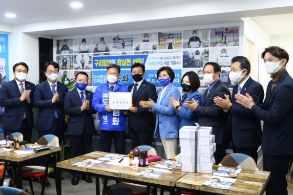 신동화, 정책제안서 전달후 기념사진