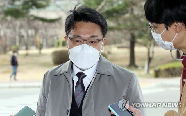 ▲ 출근 중인 김진욱 공수처장. 연합뉴스
