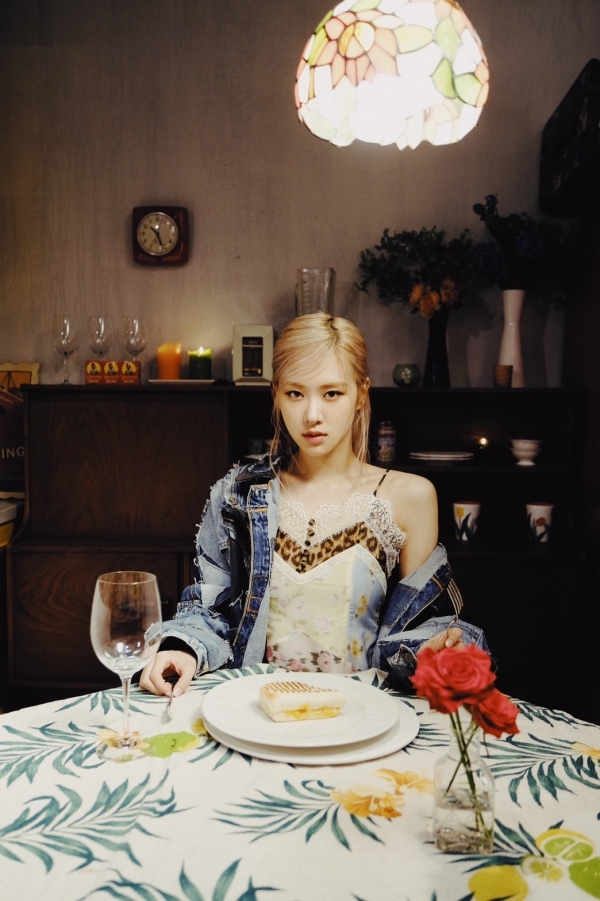 로제 'GONE' 뮤직비디오 티저 포스터. YG엔터테인먼트