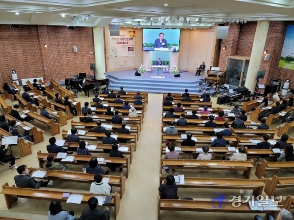 4일 오전 안양시 한 교회에서 예배가 진행되고 있다. 장건기자