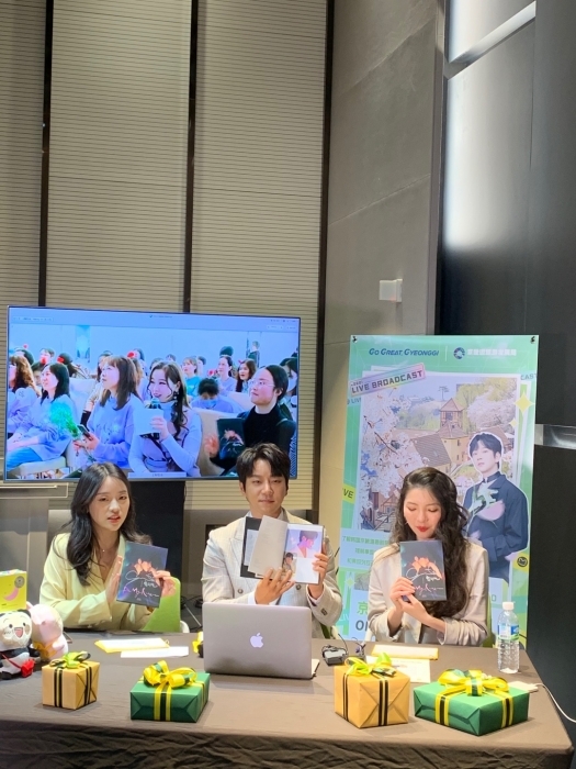 B2C 토크쇼3(좌측 황팡지에, 가수 황치열, 우 리티엔잉)