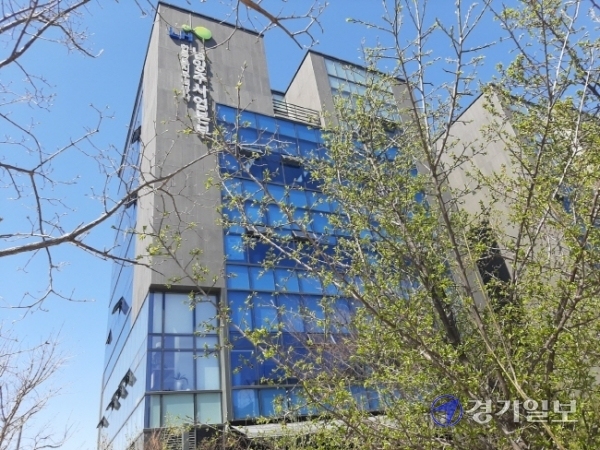 8일 LH남양주사업본부 4층에서 열린 남양주 왕숙지구 진접주민대책위와 LH 남양주사업본부 간 토지보상협상에서 진접주민대책위원들이 요구사항을 제시하고 있다. 김현옥기자