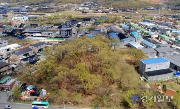 3기 신도시에 포함된 시흥시 과림동ㆍ무지내동 17개 공원부지 3만3천여㎡에 대한 실효 고시가 이뤄지지 않아 5~7년이 넘도록 공원부지로 남아있자, 토지주들이 ‘잘못된 행정’으로 공원 실효 사실을 몰랐다며 재산권 피해를 호소하고 있다. 사진은 17개 부지 중 한 곳인 무지내동 150-1 일대. 김시범기자