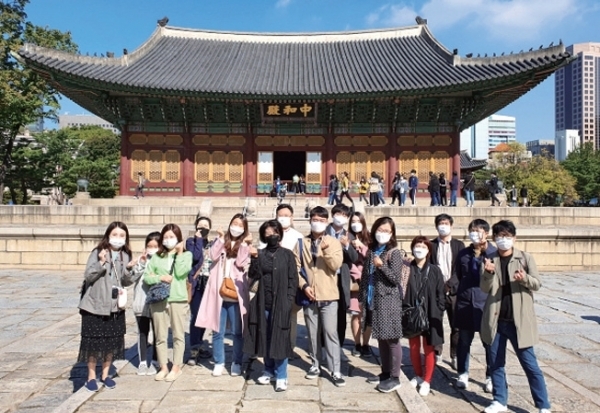 ▲ 교육과정 연계 근현대사 유적 답사 모습. 경기도초등역사교육연구회 제공