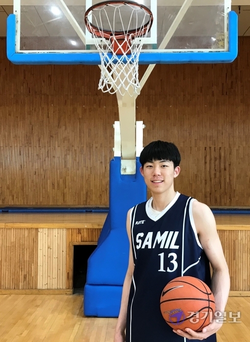 ▲ 수원 삼일상고 장신센터 강지훈.김경수기자