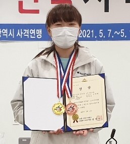 ▲ 여자 일반부 공기권총 개인전 금메달 심은지.화성시청 제공