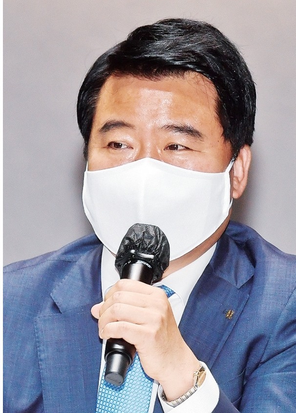 좌장 - 장인봉 신한대 행정학과 교수