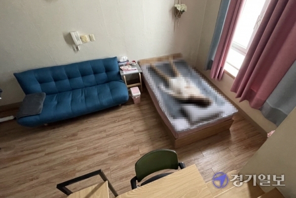 오피스텔에서 리얼돌 이용한 불법 성매매.  장희준기자