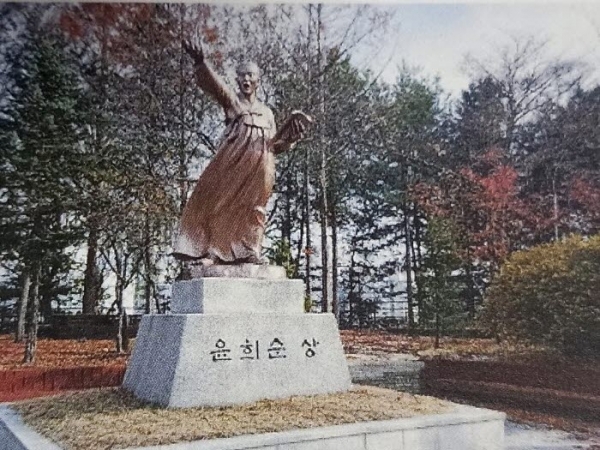 윤희순 의병장 동상