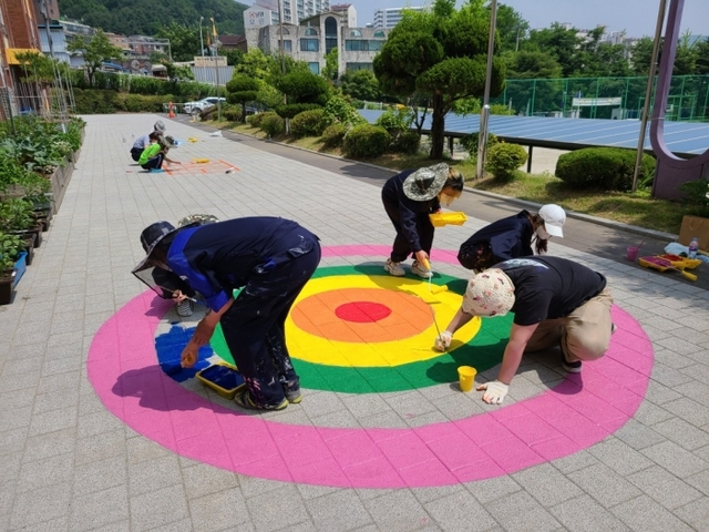 ▲ 자원봉사센터 슬기로운 학교만들기 현장.