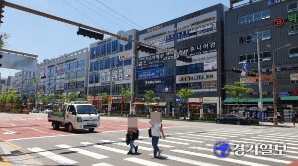 남양주시가 경기신용보증재단의 입지 후보지로 제안한 다산신도시 지금지구 내 공터 인근 상가 밀집 구역.이광희기자
