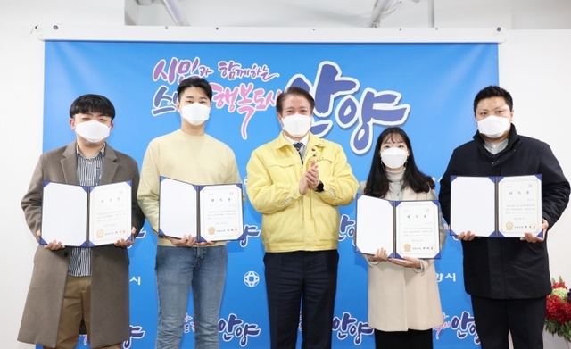 청년정책위원회 신규위원 위촉장수여