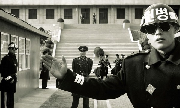 영화 공동경비구역 JSA 스틸컷. 네이버영화 제공