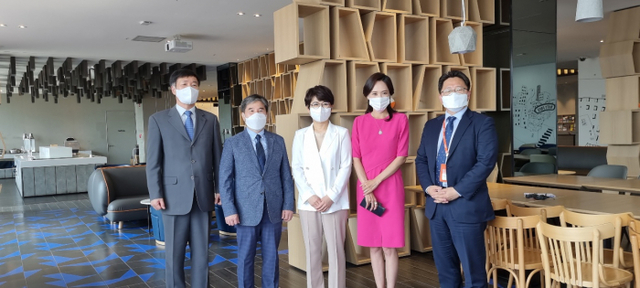 왼쪽부터 관광고 김기성 교감, 관광과 조원경과장, 세라핌 김소영대표, 세라핌 박세연 총괄이사, IHG 총지배인 이병학