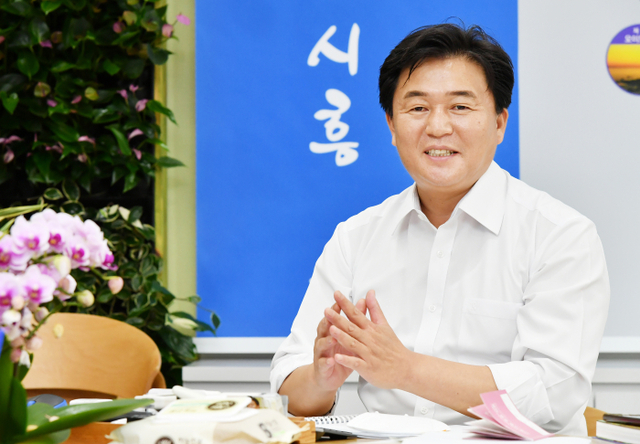 20210712임병택(시흥시장)경기일보 인터뷰 -시장실12