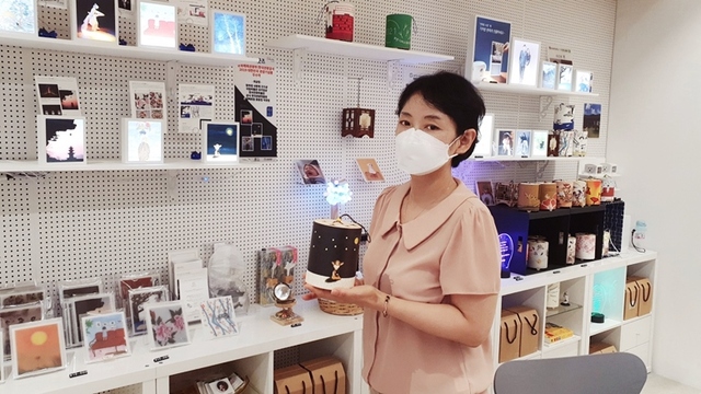 ▲로컬크리에이터 아티즈굿즈 김경아 대표는 유명한 만화가 아닌, 묻혀있는 작가, 혹은 원로작가들의 작품을 재조명하는데 초점을 두고있다.