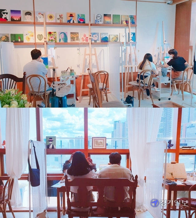 여느 카페와 달리 방문객들이 그림 그리기에 집중한 풍경은 마치 화실을 방불케한다.