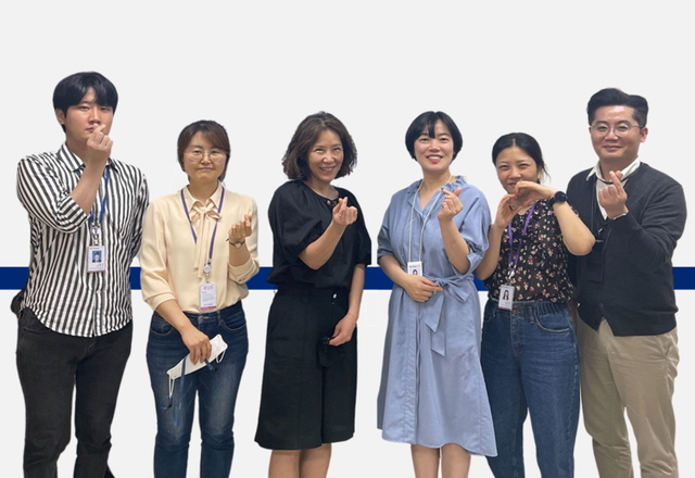 구리시 상권활성화재단 사람들(김인혜 국장 왼쪽에서 세번째)
