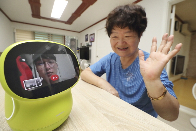 AI 로봇 수원시 독거노인 공급