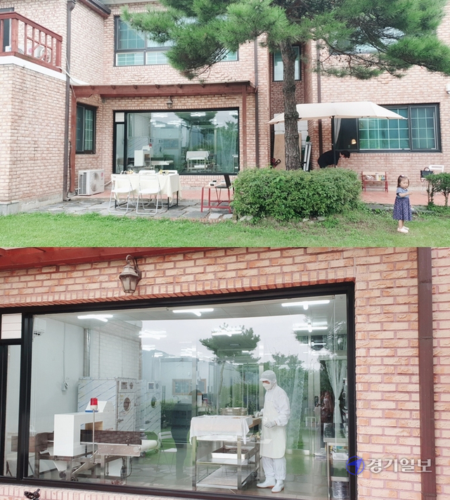 경기도 광주시 열미리 숲속에 위치한 발효 공방은 1층 발효실, 2층 R&D 연구소로 되어 있다.  한쪽 벽면이 통창으로 되어 있어 청국장 제조 공정을 볼 수 있다.