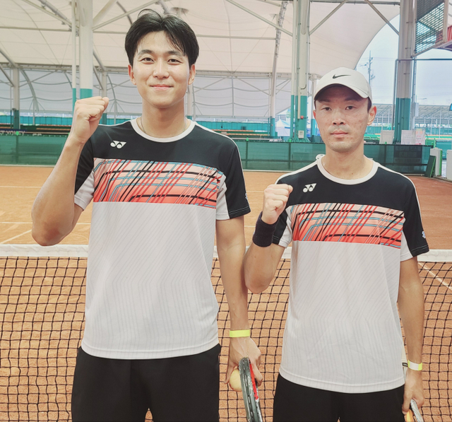 남자 개인복식서 1위를 차지한 김태민(왼쪽), 김진웅 콤비.수원시청 제공