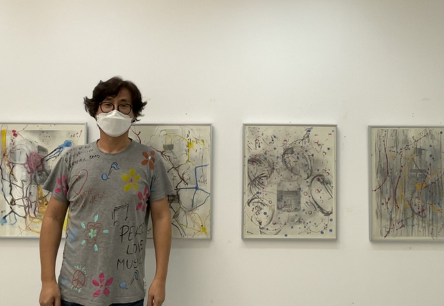 한희준 작가와 'Gelatin Silver paint on OHP film' 시리즈