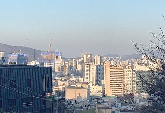 학교안에서 보이는 전경.