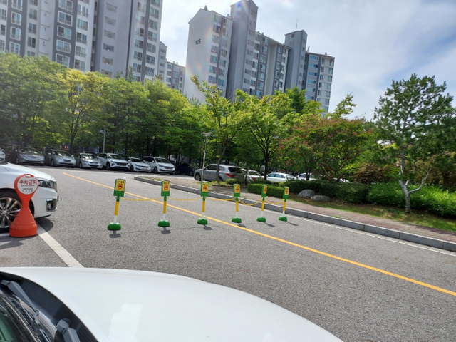 수원지검 안산지청이 주차공간 일부를 민원인 전용으로 개편, 성과를 거두고 있다. 사진은 수원지검 안산지청 주차장. 수원지검 안산지청 제공