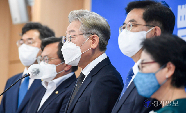 더불어민주당 대선 경선후보인 이재명 경기도지사가 28일 오전 인천 남동구 더불어민주당 인천시당에서 공약발표를 하고 있다. 장용준기자