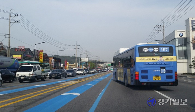 의정부 민락2지구 BRT 버스전용차로를 도봉산역 환승센터까지 연장해야 한다는 지적이 나오고 있다. 사진은 민락2지구 BRT 버스전용차로. 김동일기자