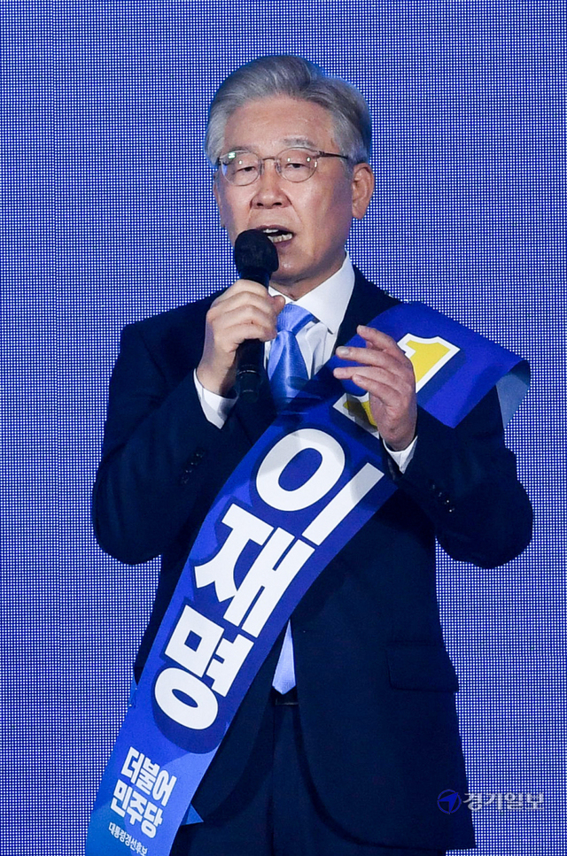 3일 오후 인천 연수구 송도컨벤시아에서 열린 더불어민주당 대선 경선 인천 순회합동연설회 및 2차 슈퍼위크 행사에서 이재명 경기도지사가 후보 연설을 하고 있다. 장용준기자