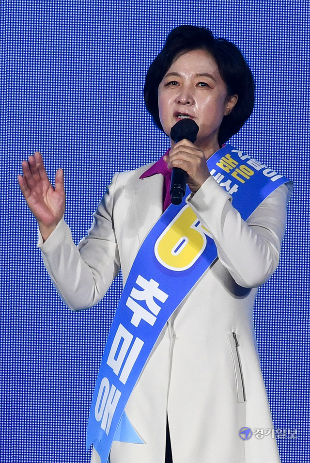 3일 오후 인천 연수구 송도컨벤시아에서 열린 더불어민주당 대선 경선 인천 순회합동연설회 및 2차 슈퍼위크 행사에서 추미애 전 장관이 후보 연설을 하고 있다. 장용준기자