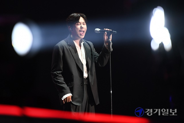 2021 인천 펜타포트 락 페스티벌이 개막한 9일 오후 인천 송도 달빛축제공원에서 밴드 데이브레이크가 열띤 공연을 펼치고 있다. 조주현기자