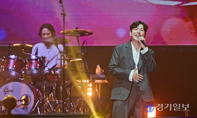 2021인천펜타포트 락 페스티벌 첫날인 9일 인천 송도달빛축제공원에서 데이브레이크가 화려한 공연을 펼치고 있다. 윤원규기자
