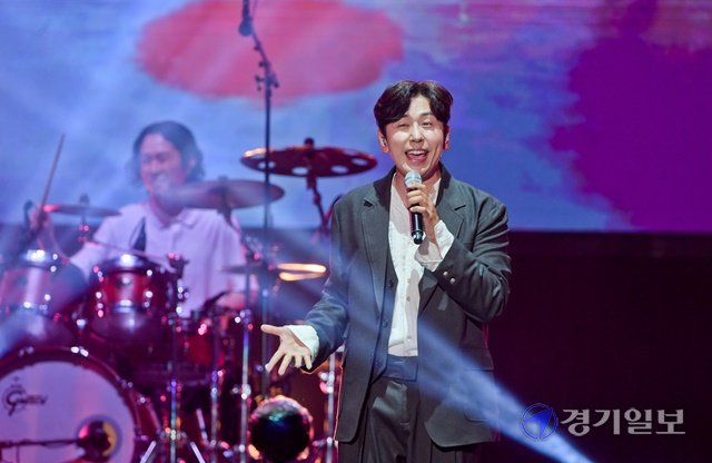 2021인천펜타포트 락 페스티벌 첫날인 9일 인천 송도달빛축제공원에서 데이브레이크가 화려한 공연을 펼치고 있다. 윤원규기자