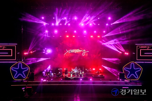 2021인천펜타포트 락 페스티벌 첫날인 9일 인천 송도달빛축제공원에서 스텔라장과 데이브레이크의 이원석이 공연을 선보이고 있다. 윤원규기자