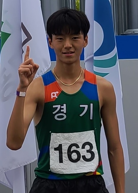 제102회 전국체육대회 육상 남고부 10㎞ 단축마라톤 우승자 김태훈(경기체고2). 경기도육상연맹 제공