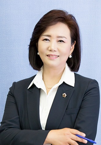 정윤경 경기도의회 교육기획위원장